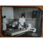 Фото из СССР. В процедурном кабинете. 1930-е?. 13х18 см.