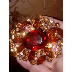 КРУПНАЯ БРОШЬ