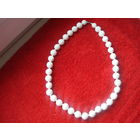 Белые винтажные бусы