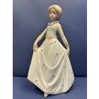 Статуэтка фарфор девочка