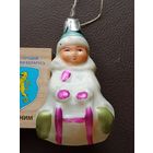 Ёлочная игрушка "МАЛЬЧИК НА САНКАХ", стекло, подвес. (СССР, 1950-1960 гг.).