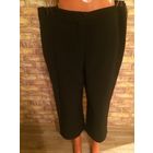 Стильные черные капри на 54-56 размерсо вставками под кожу по бокам. ПОталии 49 см, ПОбедер 62 см, длина 85 см. Состояние б/у, есть немного катышек, в принципе нормальное состояние.