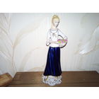 Статуэтка Чехия Дукс .Девушка с корзиной .