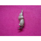 Ёлочная игрушка. Заяц с барабаном.