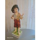 Фарфоровая статуэтка