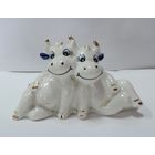 Статуэтка фарфоровая "Коровы" 90-е годы Европа. Высота 7 см.