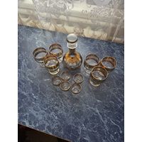 Винтажный графин, рюмки и стаканы