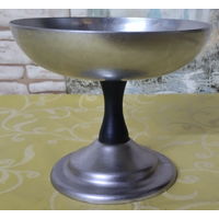 КРЕМАНКА НА НОЖКЕ ДЛЯ МОРОЖЕНОГО. МЕТАЛЛ НЕРЖ. КЛЕЙМО. СССР.