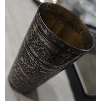 Антикварный серебряный с позолотой стопарь. 48+ гр. Кубачи / чернь. Рабочий с молотом. До 1955 года