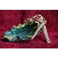 Ваза фарфоровая  ( ширина 12,5 см , длинна 15 см , высота 7 см )