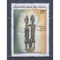 [1723] Мали 1997. Культура Африки.Фигурка: мужчина и женщина. Гашеная марка.