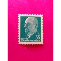 ГДР. Известные люди. ( 1 марка ) 1971 года. 11-13.