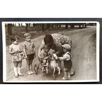 Фото посадки на педальную лошадку. 11.5х18 см.