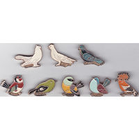 Птицы: чубатый голубь, голубь орловский белый, сизый голубь, щегол, иволга, ремез, жулан и удод.