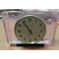 Настольные часы Молния. СССР. В Розовом исполнении.