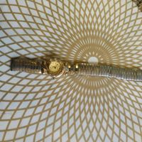 Часы наручные с браслетом  BENZER ,   тикают. Состояние на скане.