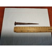 Антикварный кованый гвоздь-1