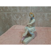 Статуэтка фарфоровая Фигуристка