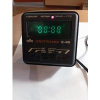 Винтажные советские настольные электронные часы-будильник  Электроника 12-41Б , производимые объединением  - Альфа  в 1980-х годах.