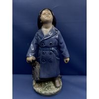 Фарфоровая фигура Мальчик с зонтиком. Royal Copenhagen