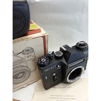 Зенит ЕТ фотоаппарат + коробка и докомуеты