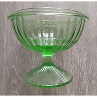 Вазочка. Клеймо "Неман". СССР. Зелёное стекло.