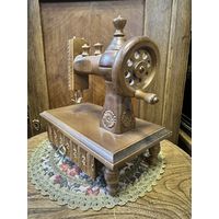 Шкатулка в виде швейной машинки, дерево, много лотов с рубля