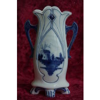 Ваза фарфоровая    ( Германия )   16,5 см  ( целая )