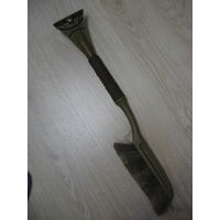 Щетка автомобильная для снега со скребком