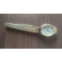 Часы  Луч наручные с браслетом.