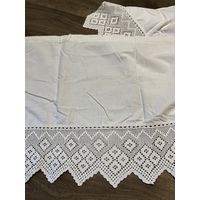 Старинный подзор с кружевом ручной работы