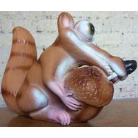 Гипсовая статуэтка ''Белка с орехом''