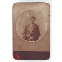 Кабинетное фото до 17-го, девушка в черкеске.