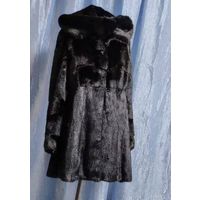 НОРКОВАЯ ШУБА С КАПЮШОНОМ. БРЕНД "DUOBUNAR". Р-р 44/Дл./-90 см.