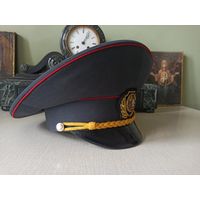 Фуражка МВД РБ. 59 размер. Кокарда вышитая. Козырек изнутри утепленный. 2006 г.