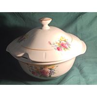 Супница, винтажная, фарфоровая с растительным цветочным декором. Добрушский фарфоровый завод.