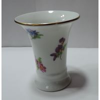 Вазочка фарфоровая фирмы "KPM" 60-70-е годы Германия. Высота 7.5 см.