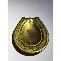 Пепельница подкова.