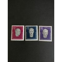 ГДР 1957 Полная серия марок "Строительство национального мемориала" (чистые* с наклейками) Mi.606А-608А каталог 1.10 евро