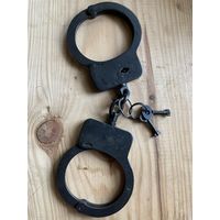 Советские оригинальные наручники из системы Внутренних Войск. С ключами по-родне.