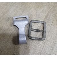 Зацеп и регулировочная пряжка с ремня через плечо немецкой портупеи.