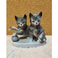 Фарфоровая статуэтка играющие котята. Германия