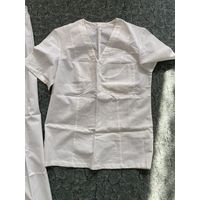 Халат и двойка мед сестры