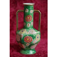 Ваза фарфоровая    12 см  ( целая )