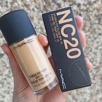 Тональная основа MAC Studio Fix Fluid SPF15 30 ml в оттенке NC20