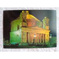 Мальта. Освещённый купал