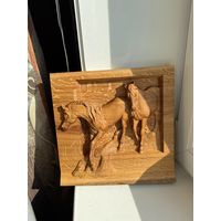 Панно резное из дуба Лошади