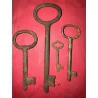 Ключи старинные.цена за все.