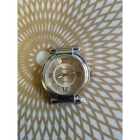 Часы наручные  GENEVA ,   тикают. Состояние на скане.