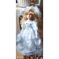 Кукла фарфоровая